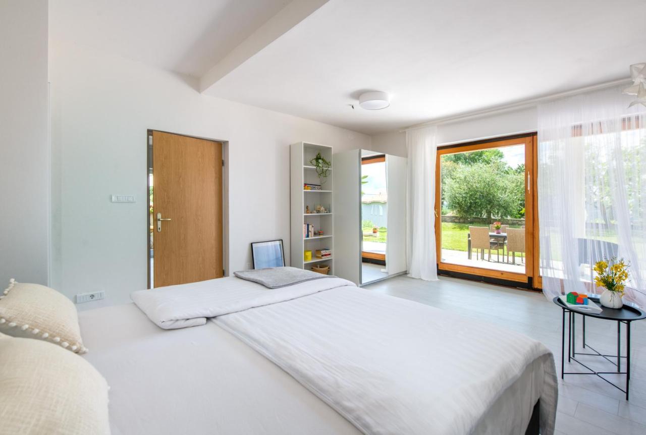 Apartment Alex Labin  Bagian luar foto